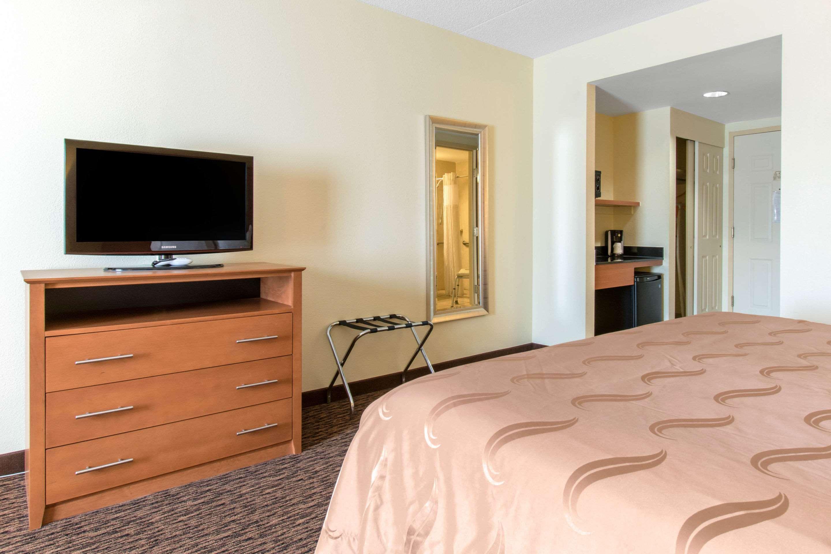 Clarion Hotel&Suites University-Shippensburg Exterior foto