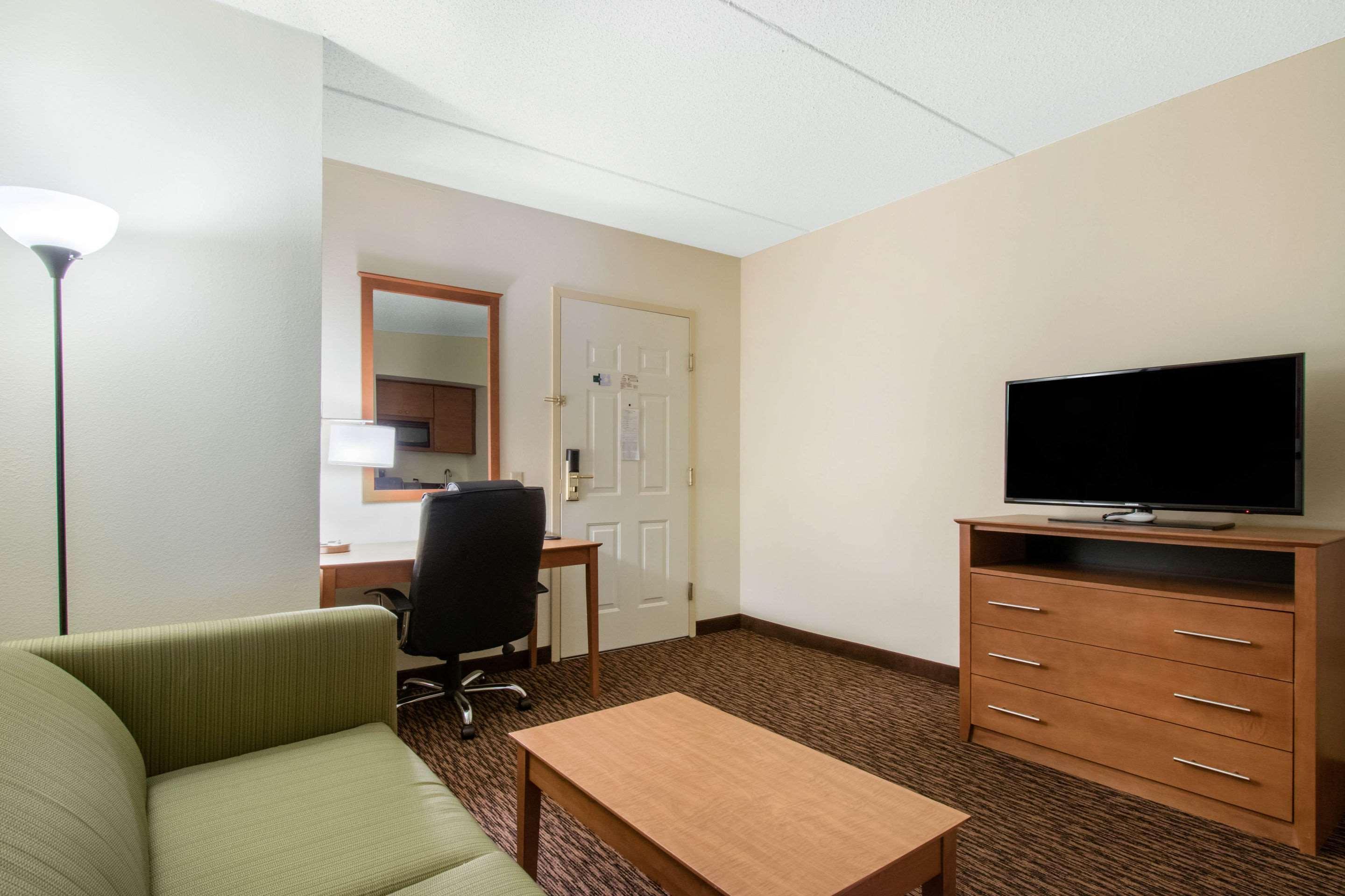 Clarion Hotel&Suites University-Shippensburg Exterior foto