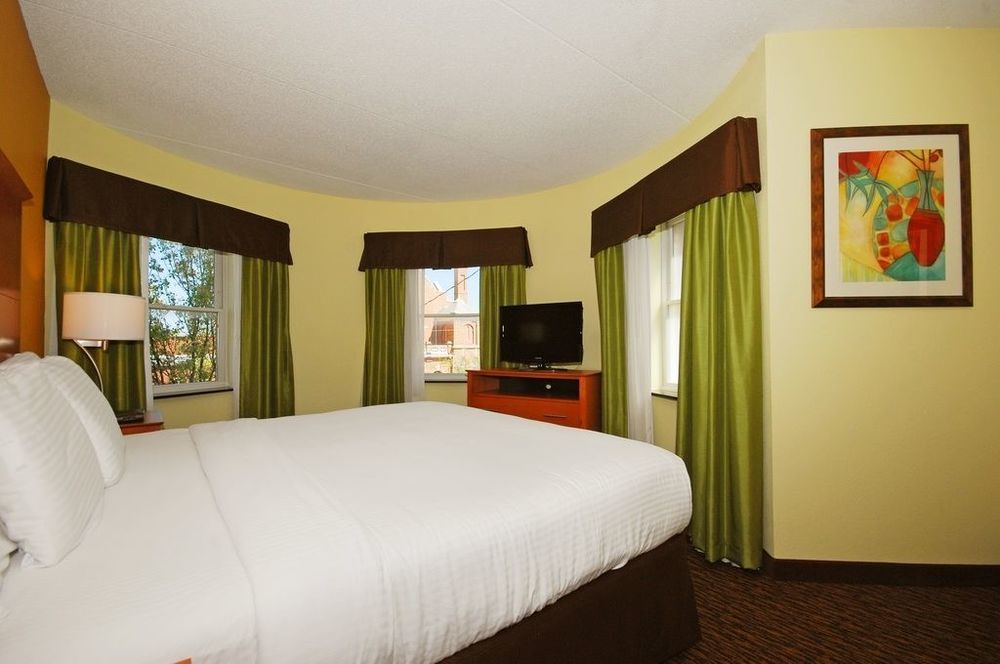 Clarion Hotel&Suites University-Shippensburg Habitación foto