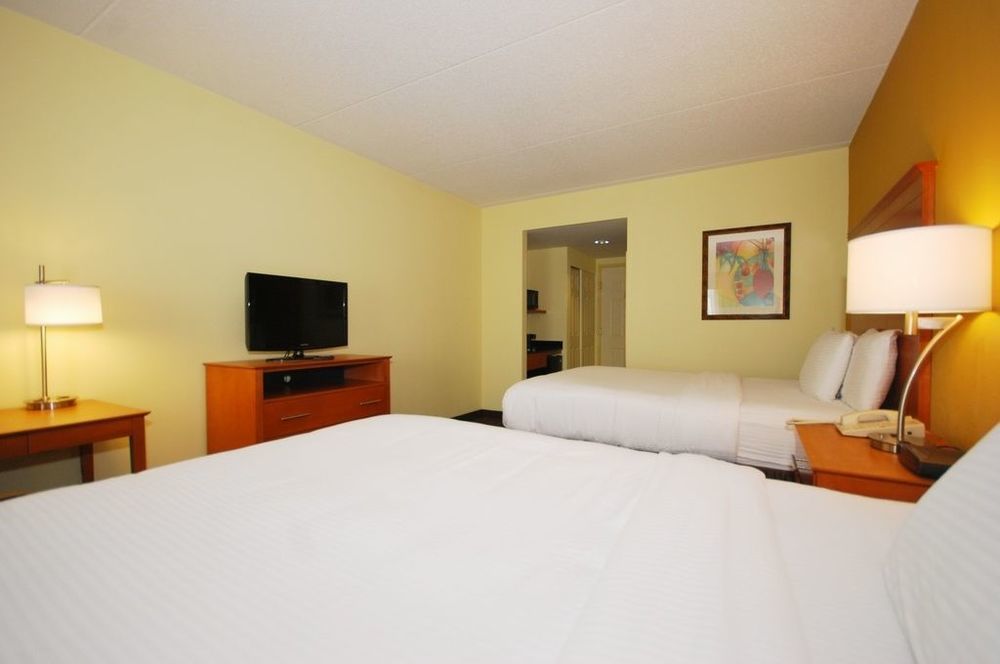 Clarion Hotel&Suites University-Shippensburg Habitación foto
