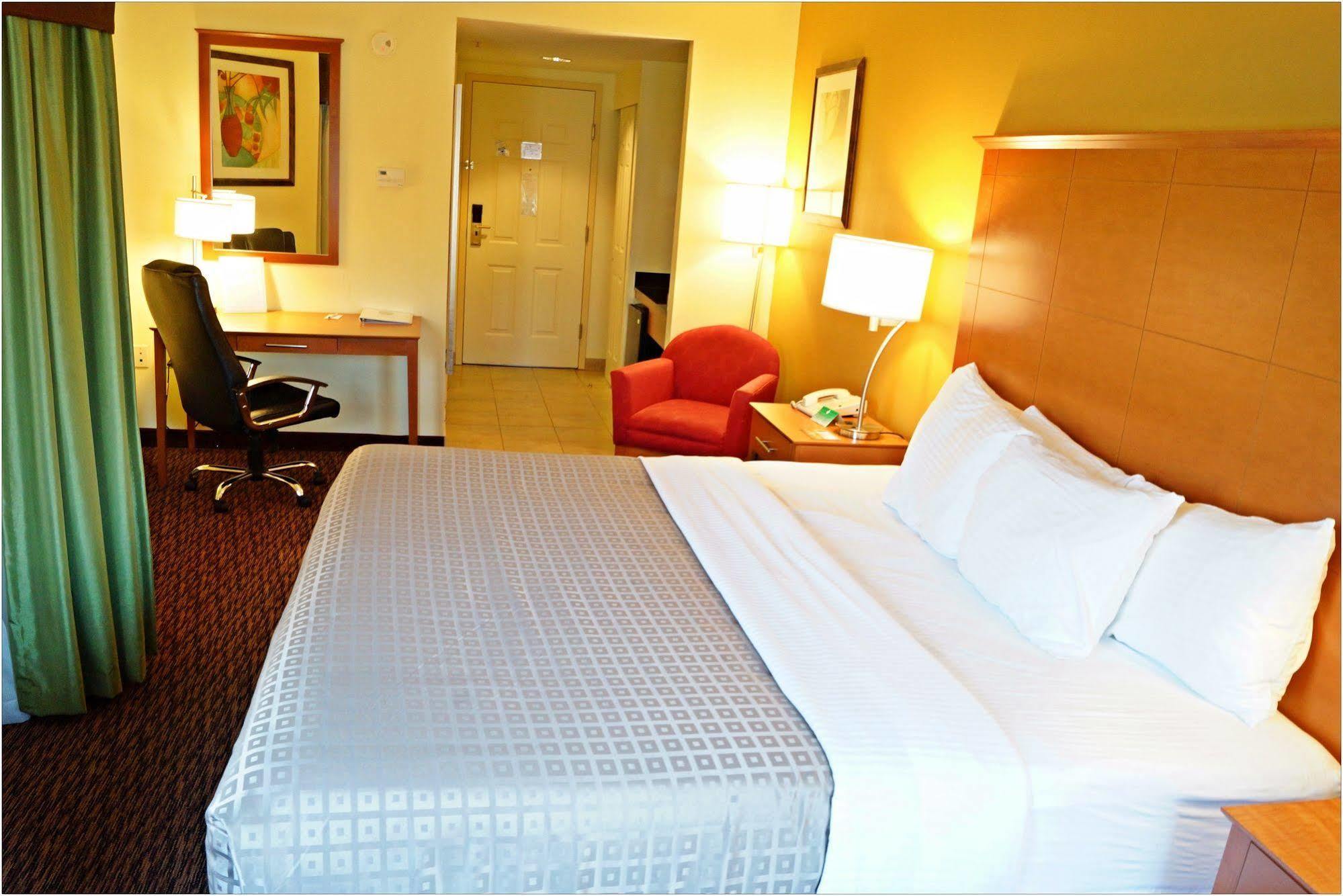 Clarion Hotel&Suites University-Shippensburg Exterior foto